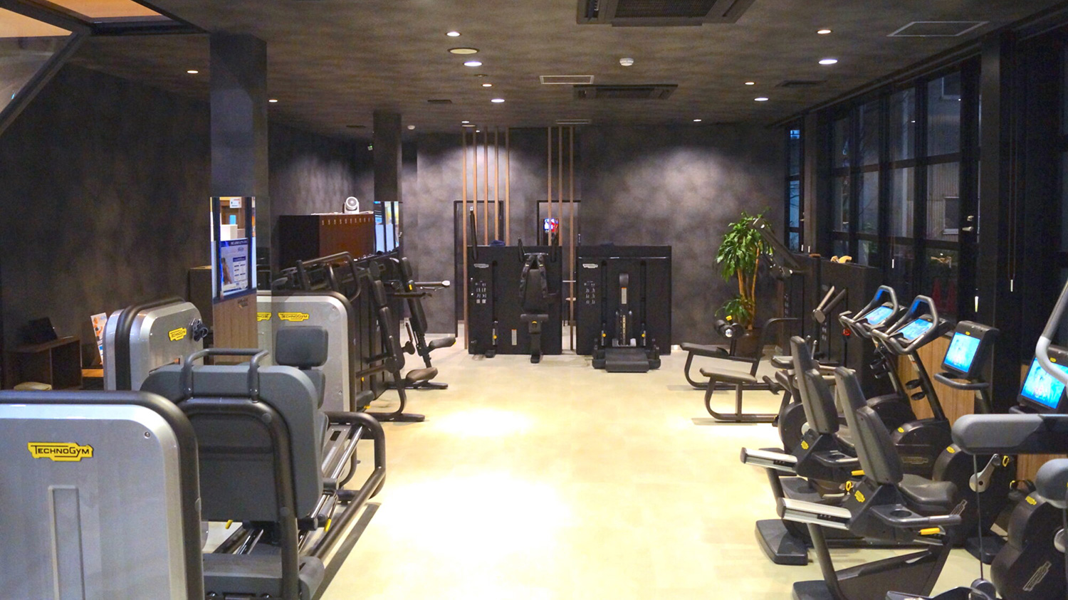 ユーバスフィットネスジム   YU-Fit 高井田店